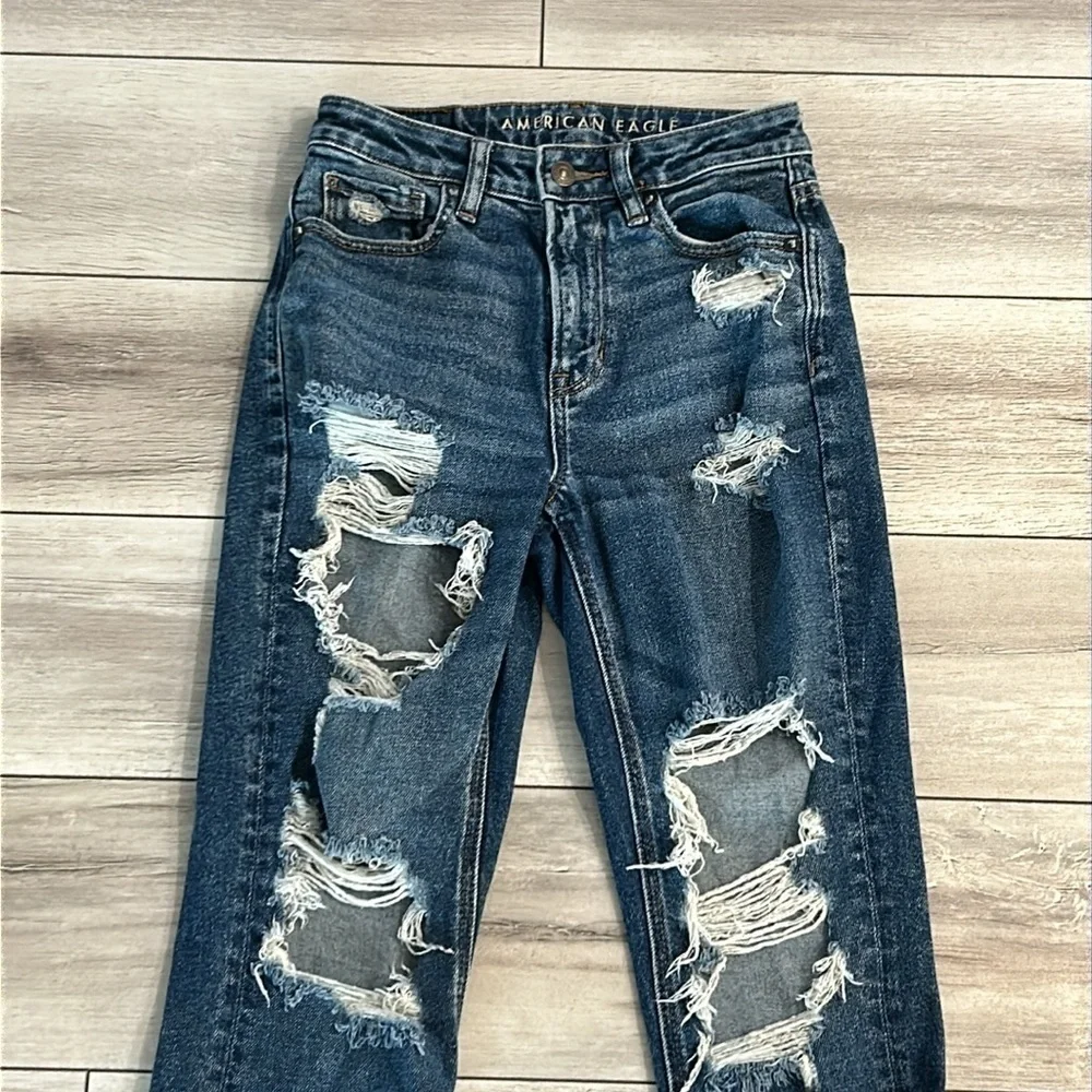 American Eagle MOM jeans size 00 distressed